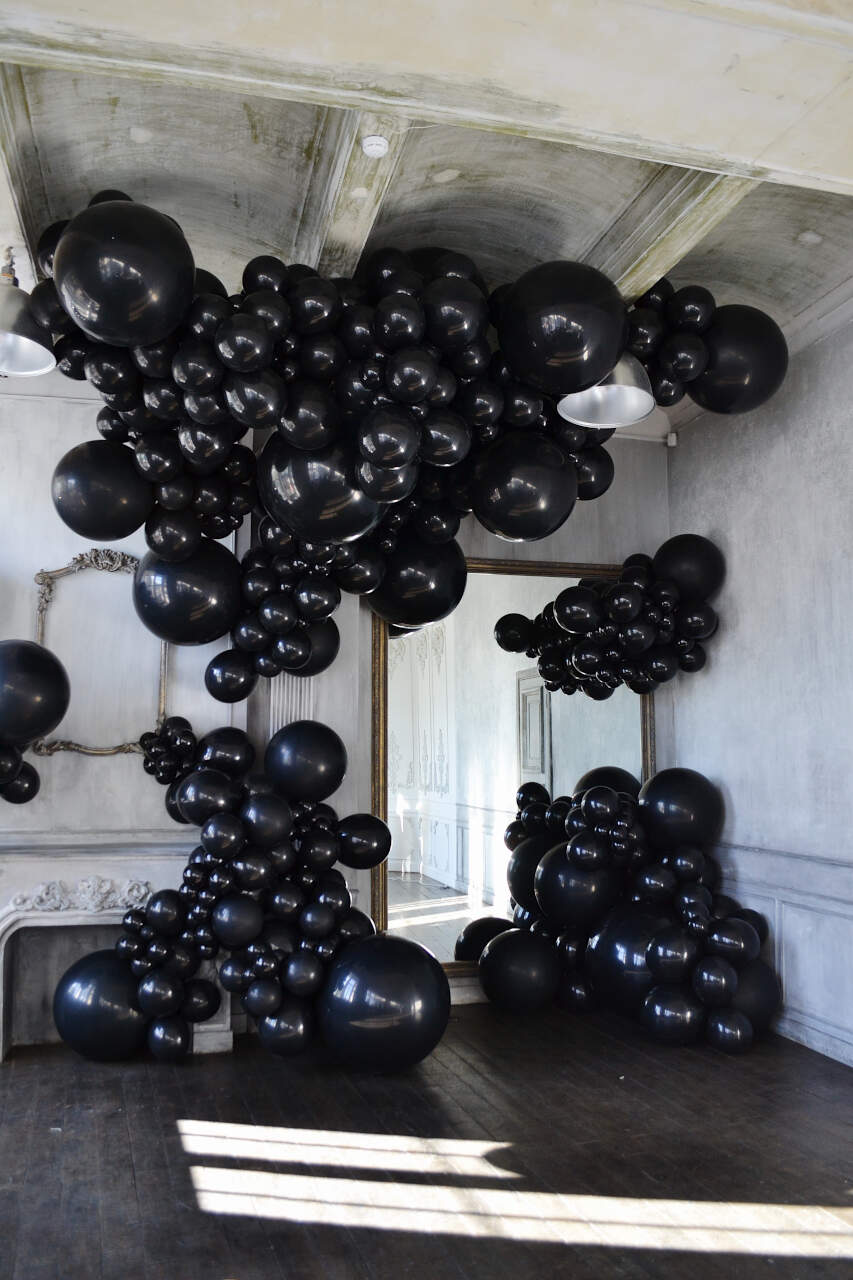Арт инсталляция из воздушных шаров